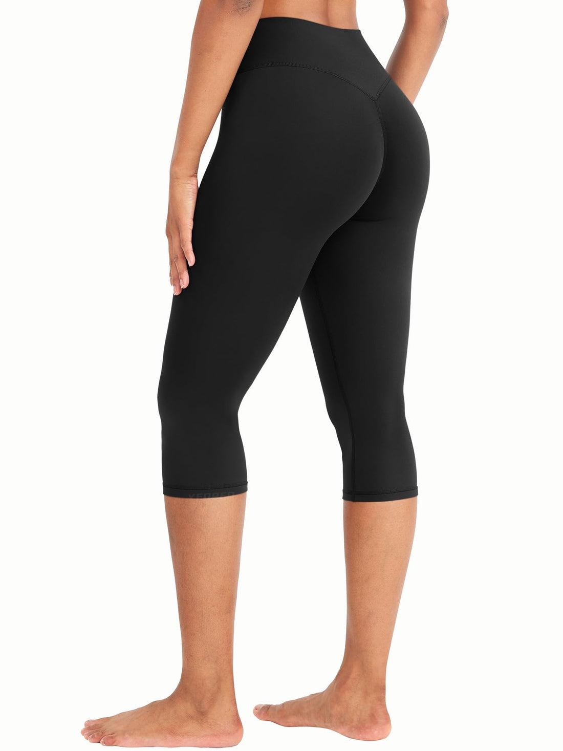Women's 17-Inch No Front Seam High Waisted Capri Leggings with Hidden Scrunch